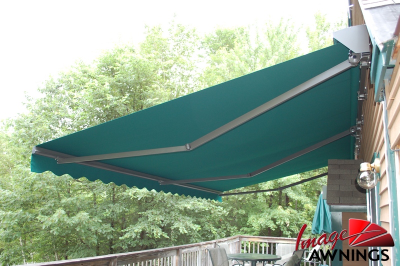 custom-motorized-and-retractable-awnings-image-004-by-image-awnings-nh.jpg